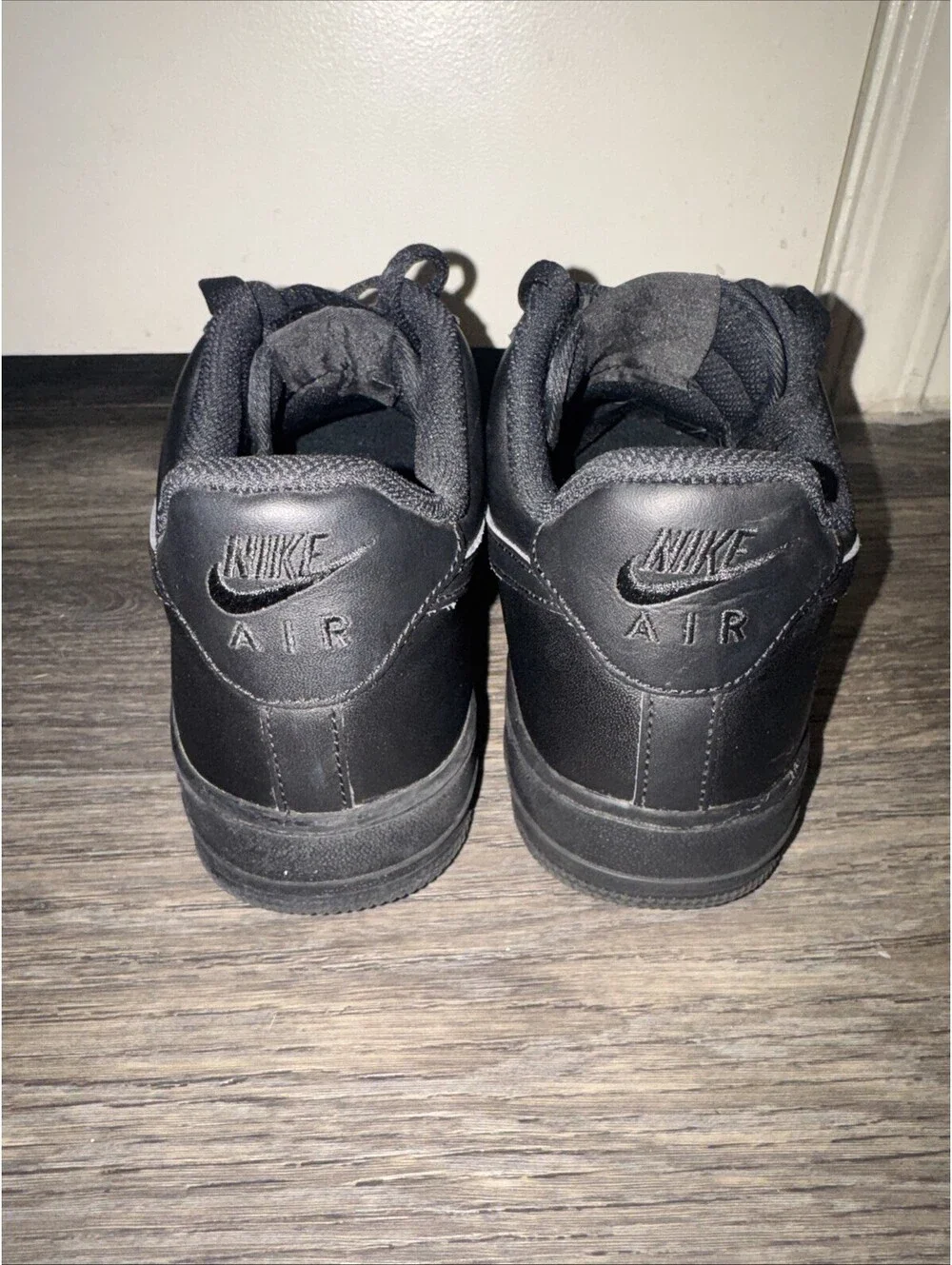 Nike Air Force 1 07 Triple Black Mens Size 10 CW2288-001 Low Classic Sneakers